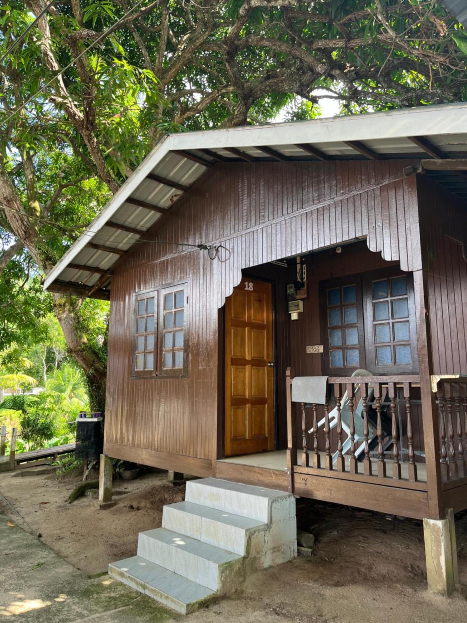 Sri Sentosa Chalet Kampong Mukut Exterior photo